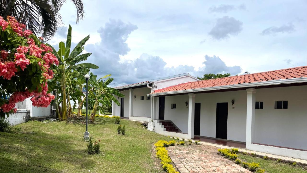 Hacienda Hotel Boutique Campestre Las Palomas Tocaima Exterior photo