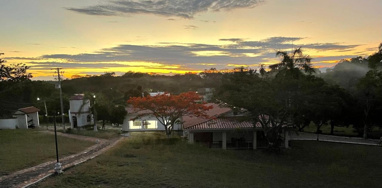 Hacienda Hotel Boutique Campestre Las Palomas Tocaima Exterior photo