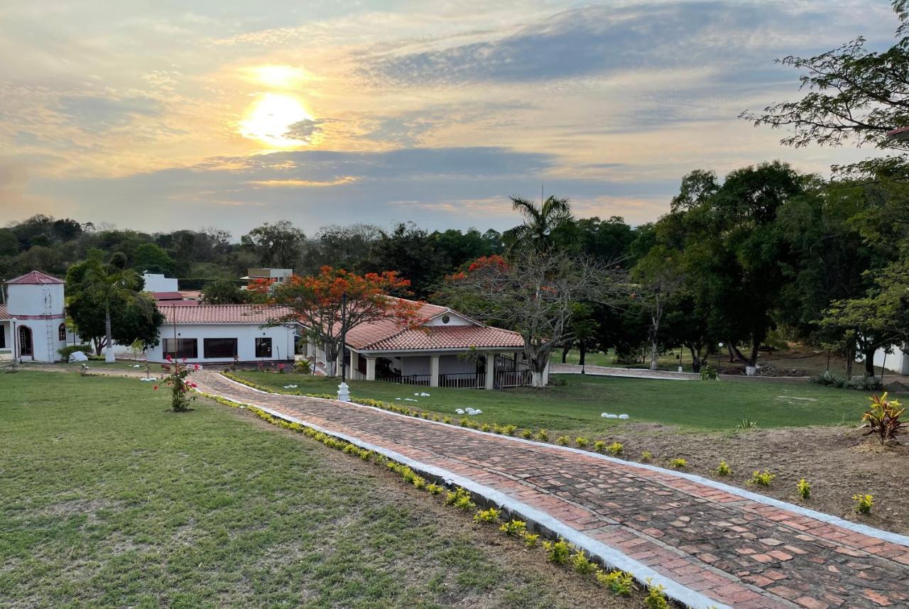 Hacienda Hotel Boutique Campestre Las Palomas Tocaima Exterior photo