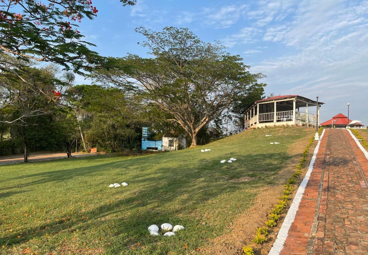 Hacienda Hotel Boutique Campestre Las Palomas Tocaima Exterior photo